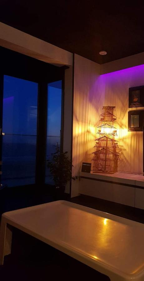 Modern appartement met frontaal zeezicht en privé parking Knokke-Heist Exterior foto