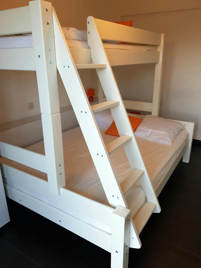 Modern appartement met frontaal zeezicht en privé parking Knokke-Heist Exterior foto