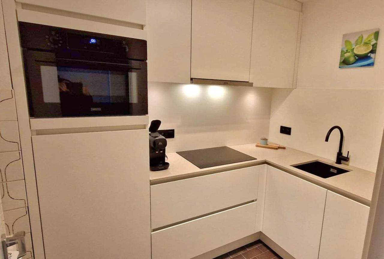 Modern appartement met frontaal zeezicht en privé parking Knokke-Heist Exterior foto