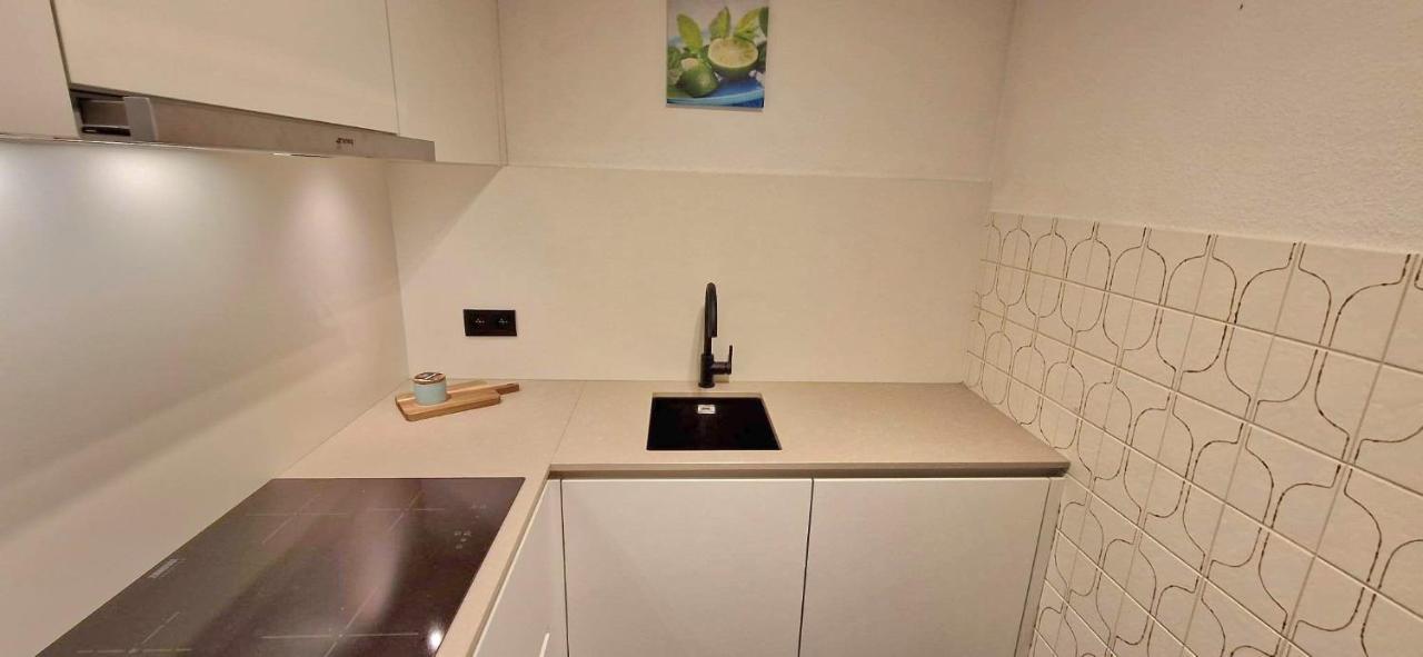 Modern appartement met frontaal zeezicht en privé parking Knokke-Heist Exterior foto